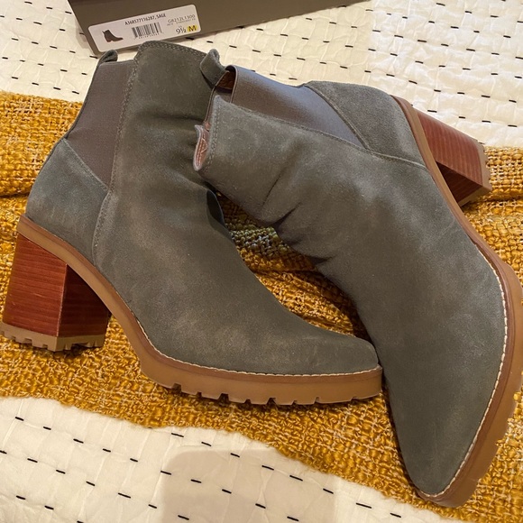 COPY - Lug sole stacked heel suede ankle boots - Picture 2 of 7